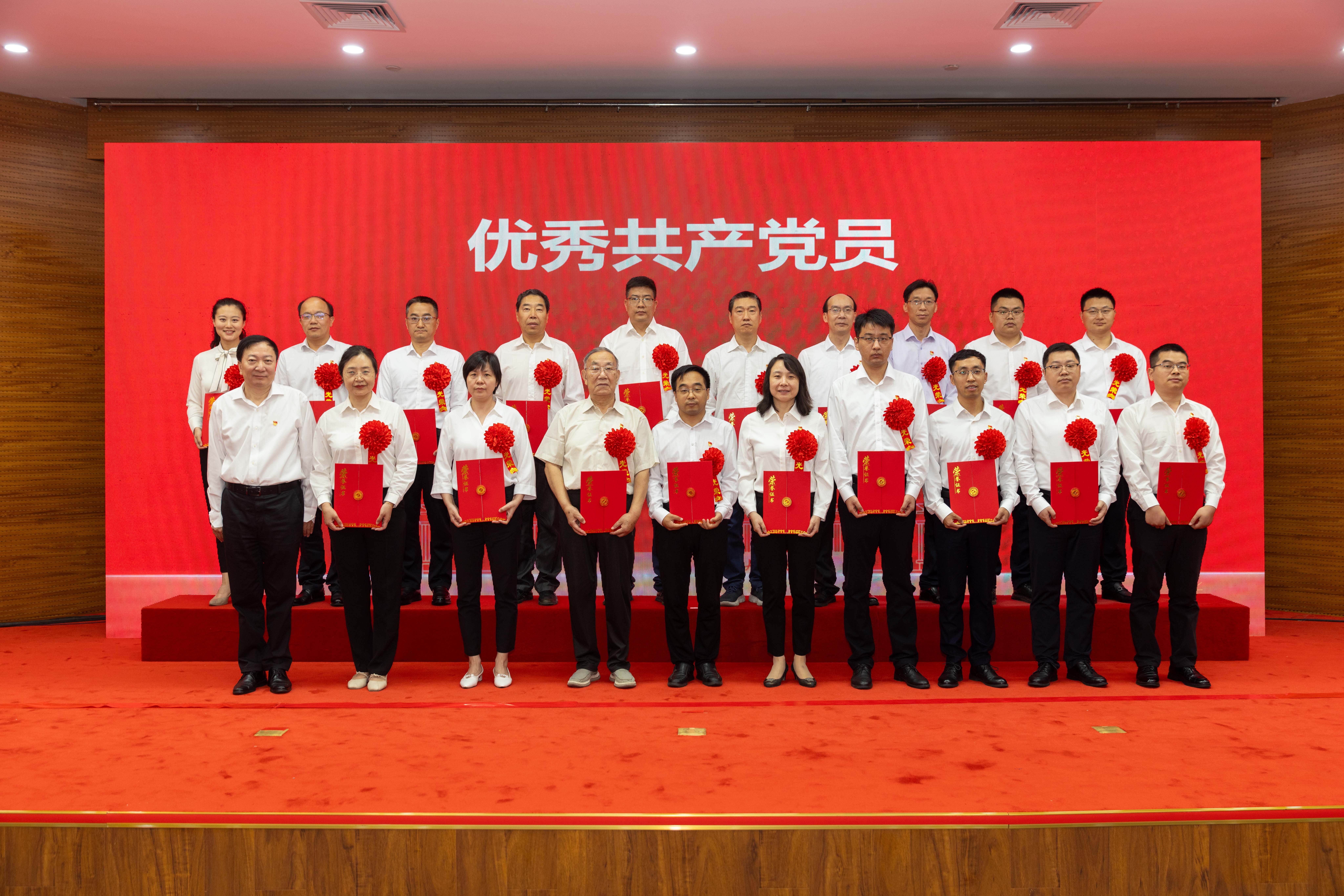 20240701beat365中国唯一官网“七一”表彰大会优秀共产党员1——司哲摄.jpg 20240701beat365中国唯一官网“七一”表彰大会优秀共产党员1——司哲摄.jpg
